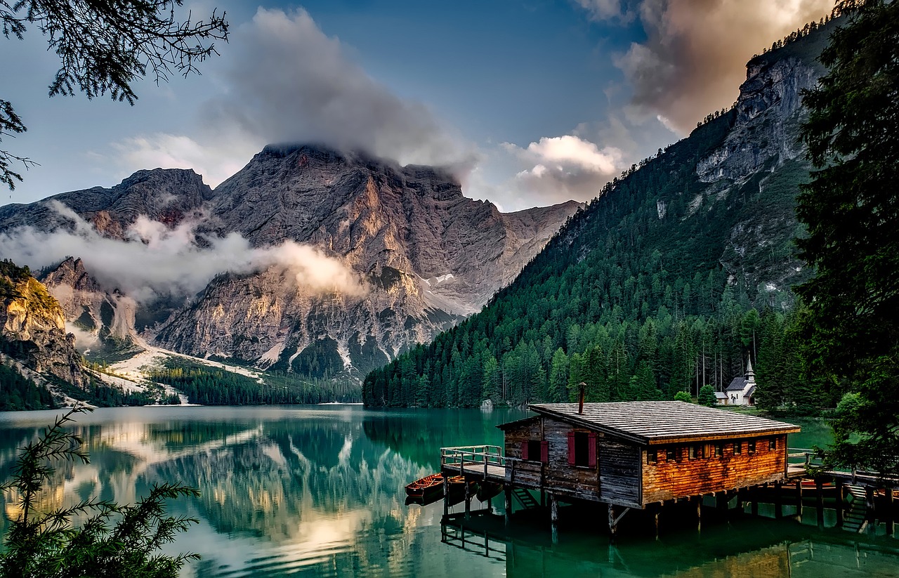 mountains, lake, house-1587287.jpg